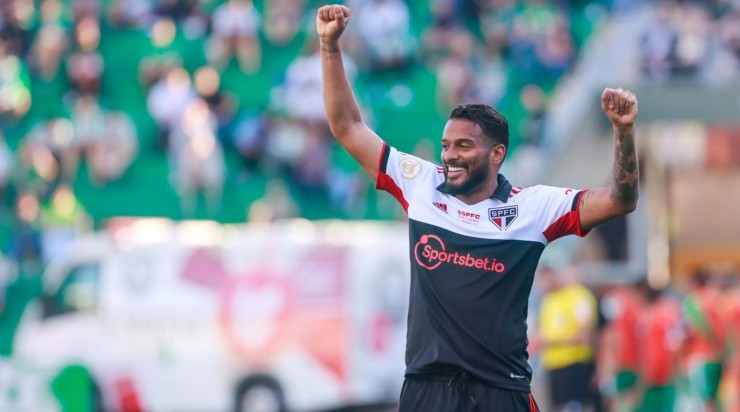 Foto: Luiz Erbes/AGIF - Reinaldo: lateral não renovou com o São Paulo