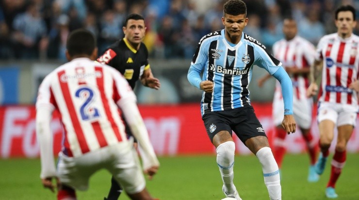 Foto: Pedro H. Tesch/AGIF - Sarará: volante entrou na mira do Juventude