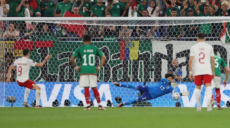  (Photo by Dean Mouhtaropoulos/Getty Images) - Ochoa defendeu a cobrança de Lewa.