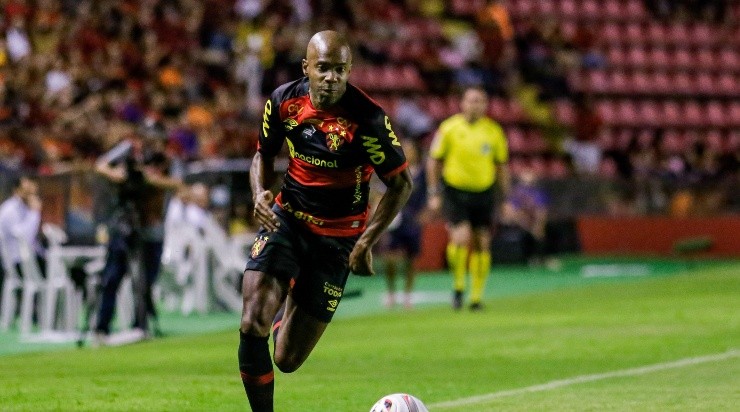 Fabinho renovou com o Sport até o final de 2023. Foto:Rafael Vieira/AGIF