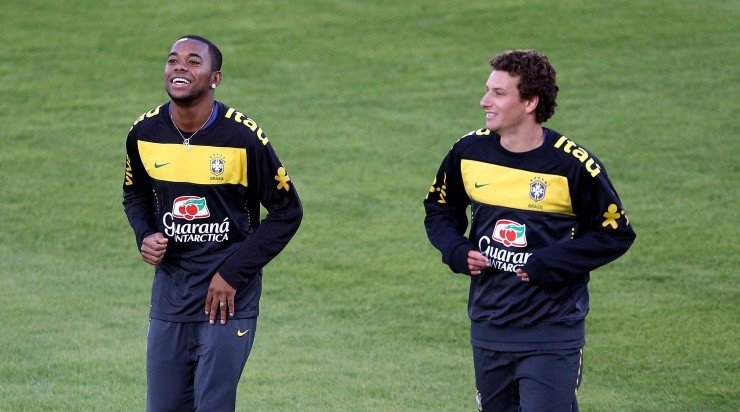  Foto: Richard Heathcote/Getty Images - Elano e Robinho surgiram juntos no cenário nacional com a camisa do Santos.