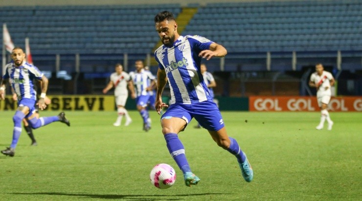 Foto: Douglas Silveira/AGIF - Raniele é um dos que interessa ao Inter.