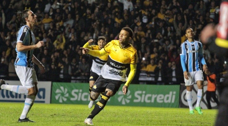 Foto: Lucas Sabino/AGIF - Bilu marcou contra o Grêmio. Foto: Lucas Sabino/AGIF - Bilu marcou contra o Grêmio.