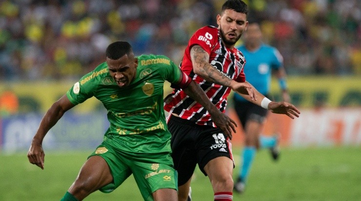 Foto: Gil Gomes/AGIF - Bustos em ação diante do Cuiabá.