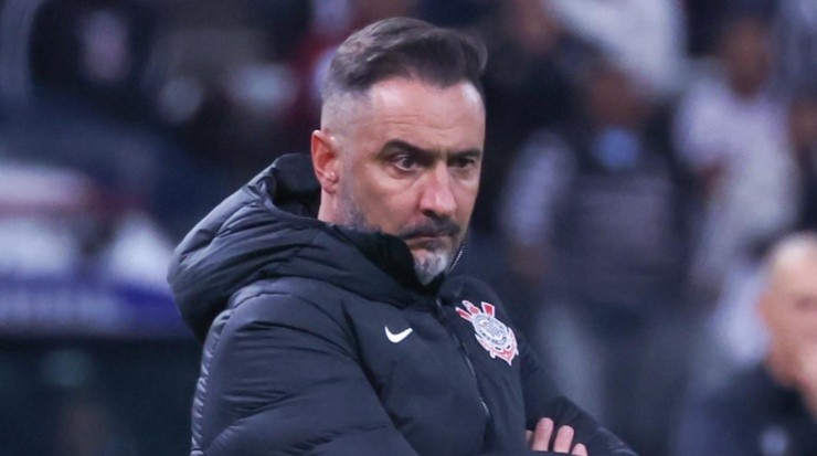 Foto: Marcello Zambrana/AGIF - Atitude de Vítor Pereira vem sendo reprovada no Corinthians.