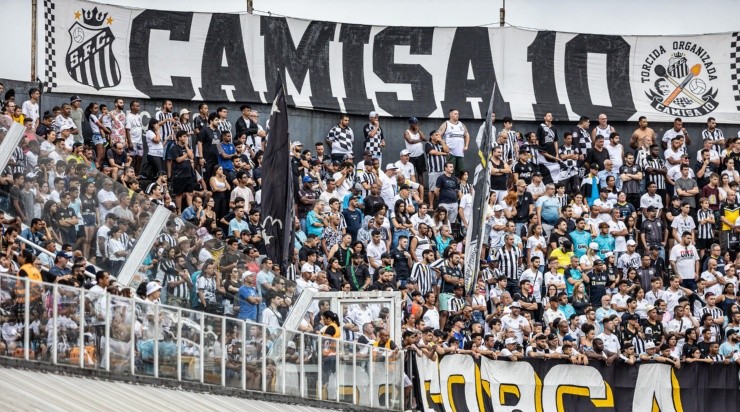 Foto: Raul Baretta/AGIF - Torcida do Peixe na partida contra o Fortaleza.