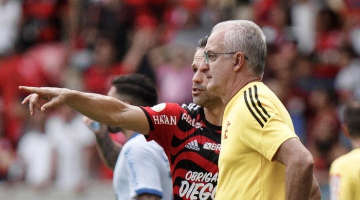 Foto: João Gabriel Alves/AGIF - Diego demonstrou carinho por Dorival.