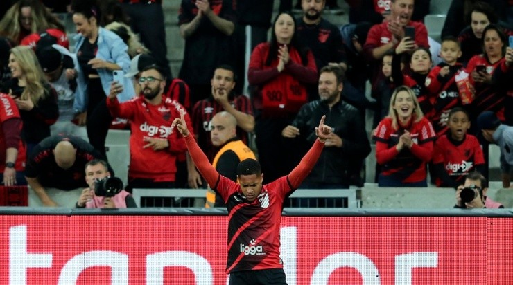 Foto: Heuler Andrey/Getty Images - Vitor comemorando seu primeiro gol na Libertadores. Foto: Heuler Andrey/Getty Images - Vitor comemorando seu primeiro gol na Libertadores.