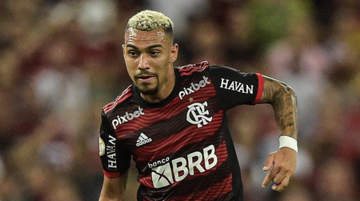 Foto: Thiago Ribeiro/AGIF - Matheuzinho pode não continuar em 2023.