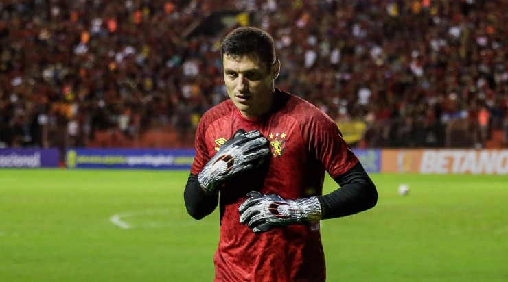 Rafael Vieira/AGIF – Denis no aquecimento de um jogo pelo Sport