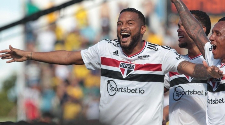 Foto: Rubens Chiri/Saopaulofc.net/Divulgação - Reinaldo: ex-São Paulo, lateral está no radar gremista
