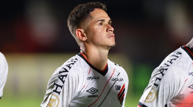 Foto: José Tramontin/athletico.com.br/Divulgação - Khellven: lateral recuperou espaço com chegada de Felipão Foto: José Tramontin/athletico.com.br/Divulgação - Khellven: lateral recuperou espaço com chegada de Felipão