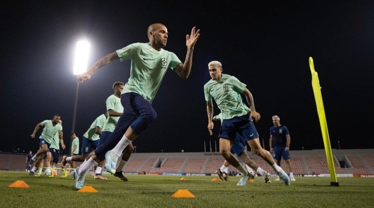 Foto: Lucas Figueiredo/CBF/Divulgação - Dani Alves: lateral será titular contra Camarões