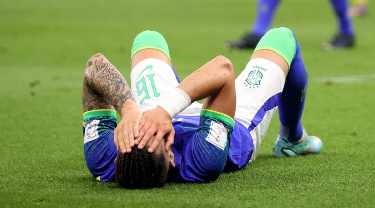 (Photo by Julian Finney/Getty Images) - Alex Telles está descartado como opção após lesão mais séria.