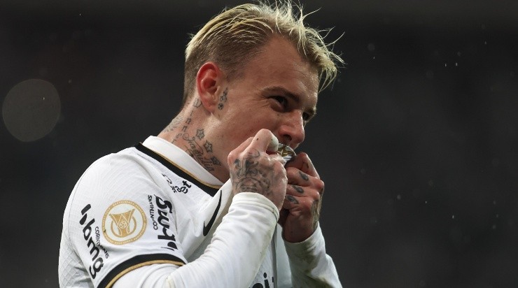 Foto: Marcello Zambrana/AGIF - Segundo jornalista, Róger Guedes bancou a ida para o Corinthians, em 2021