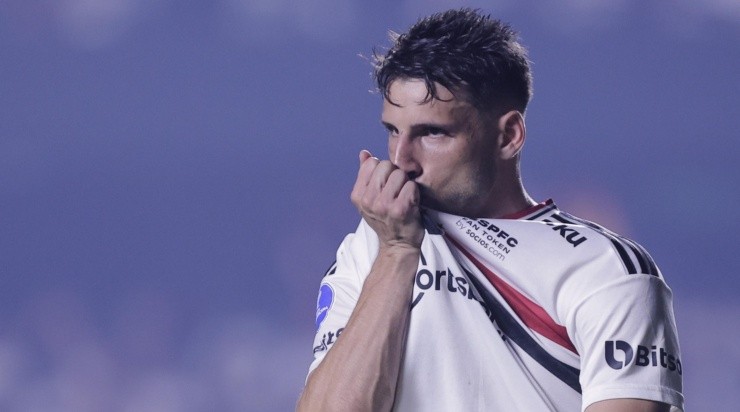 Foto: Ettore Chiereguini/AGIF - Para alguns torcedores, Calleri faria o gol que Lautaro Martínez perdeu