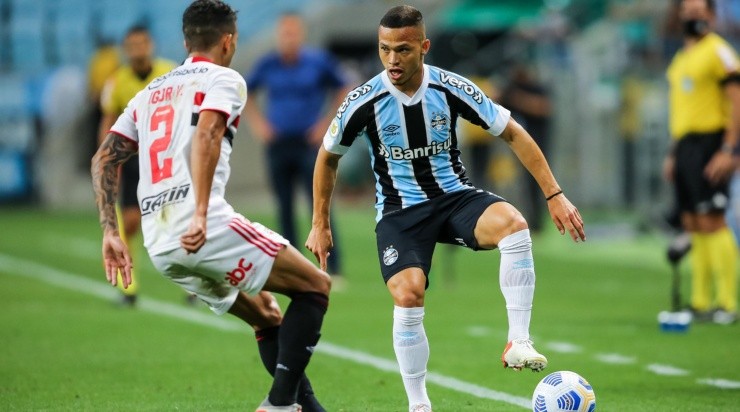 Foto: Pedro H. Tesch/AGIF - Darlan: meio-campista deve ter novas chances no Grêmio