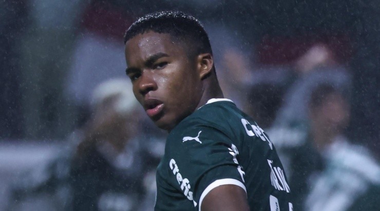 Foto: Marcello Zambrana/AGIF - Endrick encerrou o ano como titular com Abel.