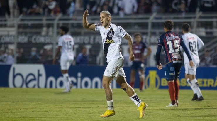 Foto: Diogo Reis/AGIF - Wallisson: jogador se destacou pela Ponte Preta Foto: Diogo Reis/AGIF - Wallisson: jogador se destacou pela Ponte Preta