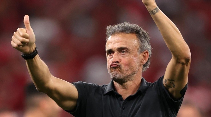 (Photo by Julian Finney/Getty Images) - Luis Enrique foi demitido após eliminação precoce da Espanha.