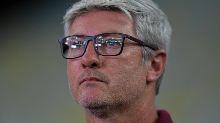 Foto: Thiago Ribeiro/AGIF - Odair Hellmann indicou nomes para a diretoria do Santos