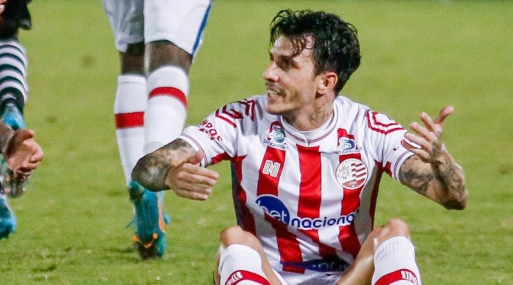 Foto: Rafael Vieira/AGIF - Jean Carlos fracassou no Náutico em 2022.