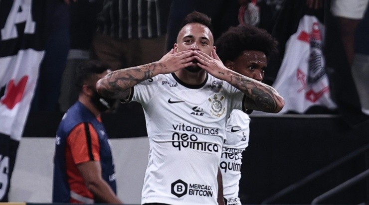 Foto: Ettore Chiereguini/AGIF - Maycon fez dois gols contra o Boca Juniors na fase de grupos da Libertadores