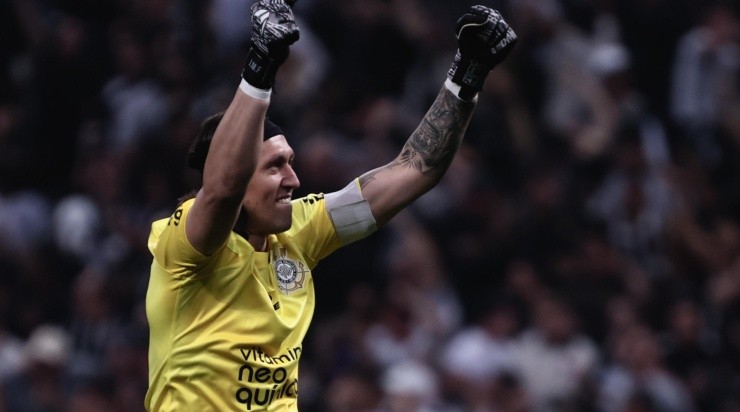 Foto: Ettore Chiereguini/AGIF - Torcedores fizeram juras de amor para Cássio