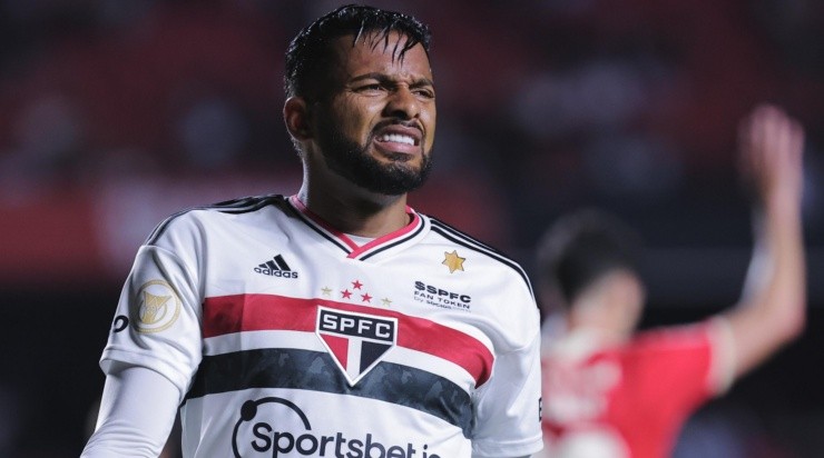 Foto: Ettore Chiereguini/AGIF - Reinaldo vai se apresentar no Grêmio nesta segunda-feira (12)