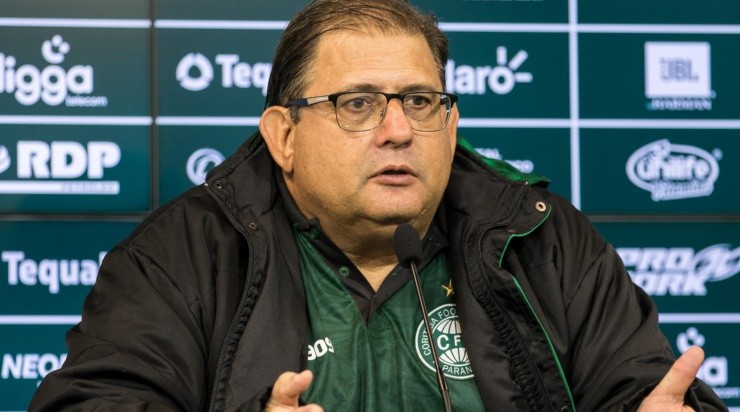 Foto: Robson Mafra/AGIF - Guto Ferreira foi demitido mesmo conseguindo manter o Coxa na Série A Foto: Robson Mafra/AGIF - Guto Ferreira foi demitido mesmo conseguindo manter o Coxa na Série A