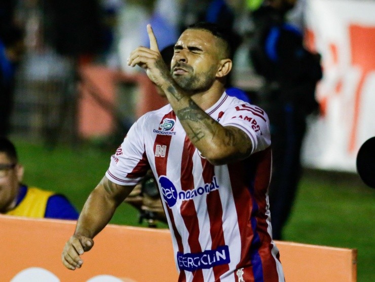 Rafael Vieira/AGIF – Maurício comemorando seu gol pelo Náutico em 2022