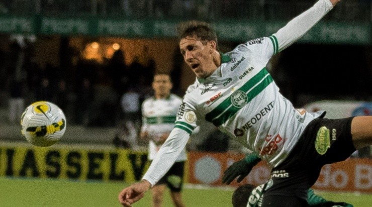 Foto: Robson Mafra/AGIF - Guilherme Biro está deixando o Coritiba