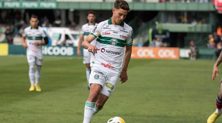 Foto: Robson Mafra/AGIF - Natanael: jovem é uma das joias do Coritiba