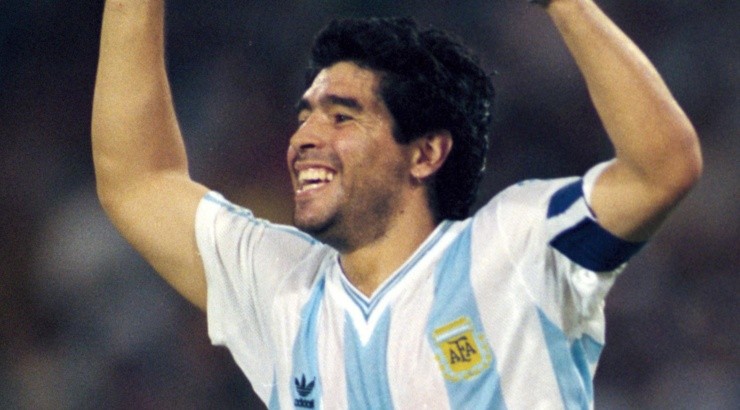 Foto: David Cannon/Allsport/Getty Images - Maradona era ídolo do Napoli no momento em que a Copa foi disputada.