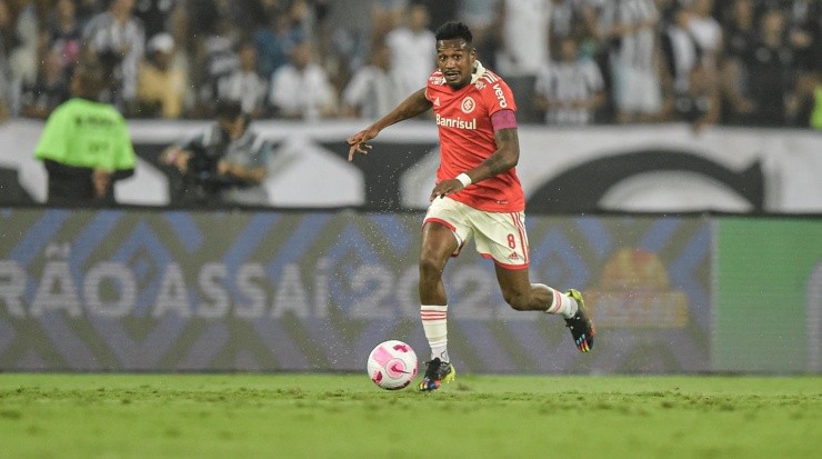 Foto: Thiago Ribeiro/AGIF - O meio-campista deve atuar no Atlético-MG