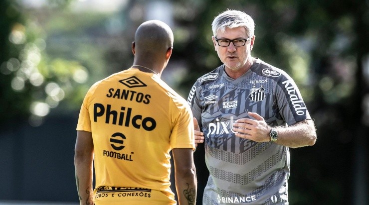 Foto: Ivan Storti/Santos FC/Divulgação - Odair Hellmann: técnico aguarda novos reforços no Peixe