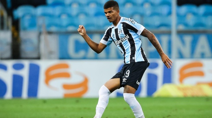 Foto: Pedro H. Tesch/AGIF - Sarará: de saída para o futebol europeu Foto: Pedro H. Tesch/AGIF - Sarará: de saída para o futebol europeu