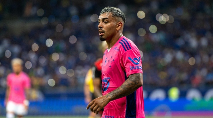 Alessandra Torres/AGIF - Matheus Bidu em ação pelo Cruzeiro. 