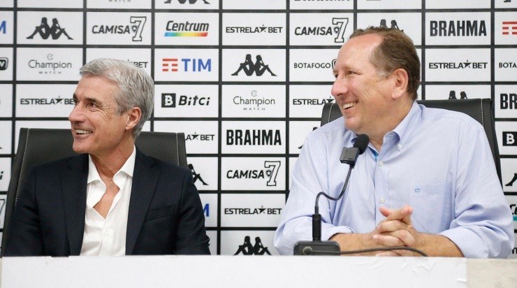 Foto: Vitor Silva/Botafogo/Divulgação - Luís Castro e Textor: técnico confia no projeto do investidor Foto: Vitor Silva/Botafogo/Divulgação - Luís Castro e Textor: técnico confia no projeto do investidor