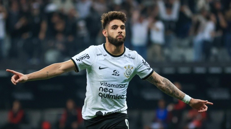 Foto: Marcello Zambrana/AGIF - Yuri caiu nas graças da Fiel.