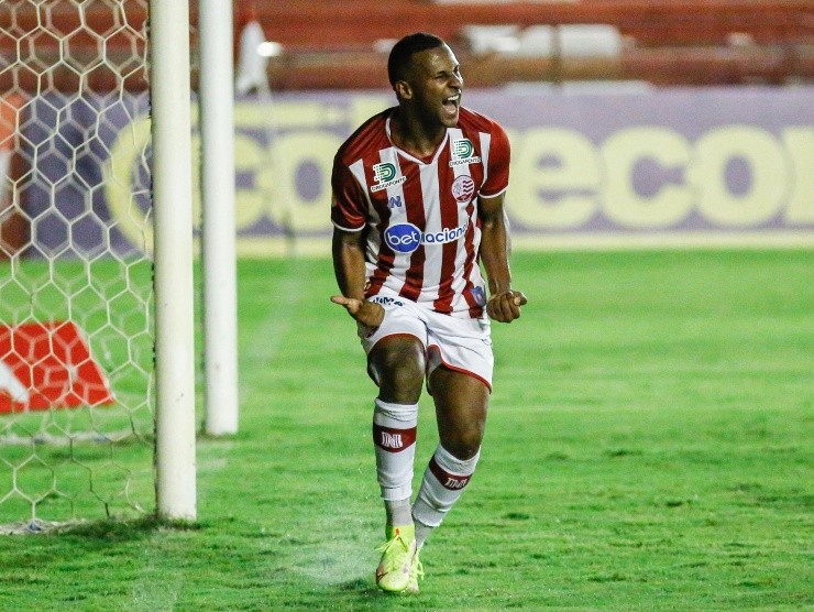 Paulo Paiva/AGIF – Robinho comemorando gol pelo Náutico em 2022