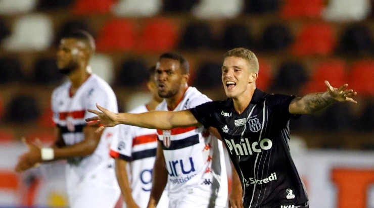 Thiago Calil/AGIF - Leo Naldi pela Ponte. Thiago Calil/AGIF - Leo Naldi pela Ponte.