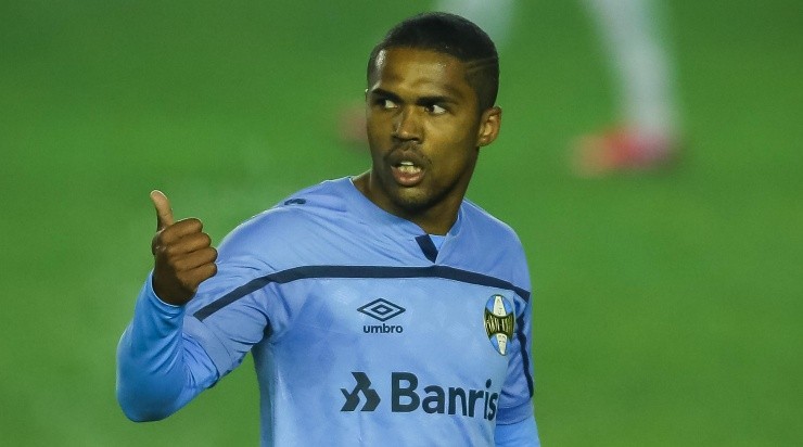Foto: Pedro H. Tesch/AGIF - Atacante pode acabar jogando no Flamengo. Foto: Pedro H. Tesch/AGIF - Atacante pode acabar jogando no Flamengo.