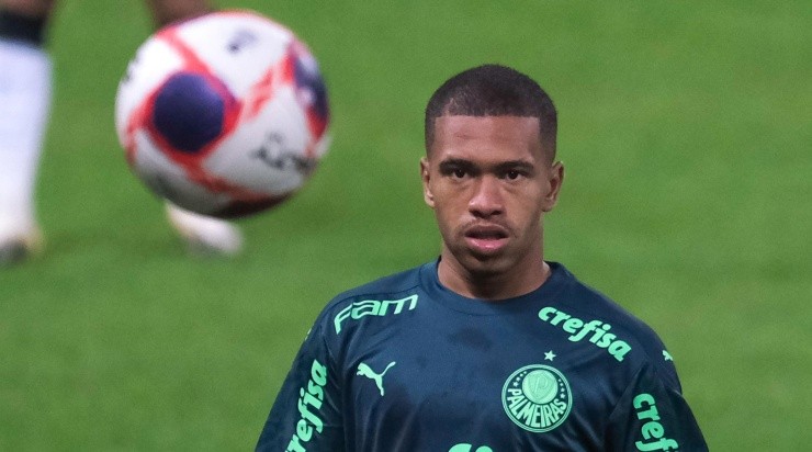 Foto: Marcello Zambrana/AGIF - Lucas Esteves não deve permanecer no Palmeiras para 2022. Foto: Marcello Zambrana/AGIF - Lucas Esteves não deve permanecer no Palmeiras para 2022.