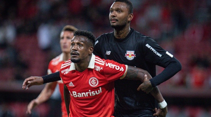 Foto: Maxi Franzoi/AGIF - Edenilson: volante foi contratado pelo Atlético-MG