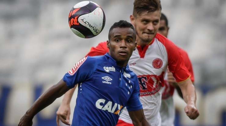  Thomas Santos/AGIF - Élber pela Raposa. 