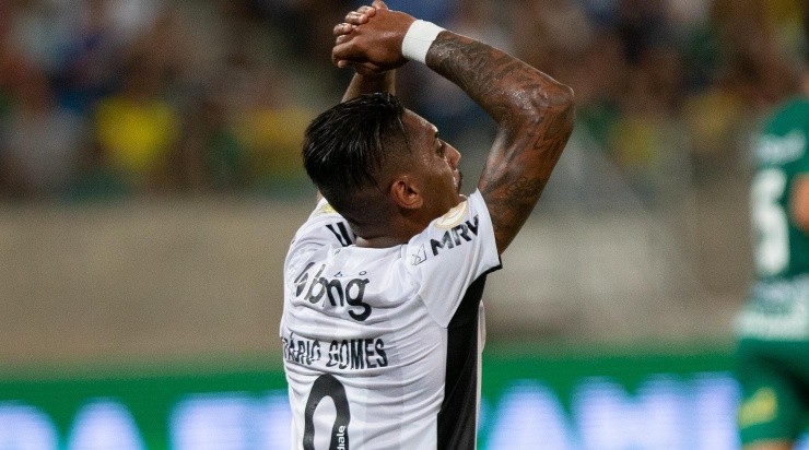 Foto: Gil Gomes/AGIF - Atacante decepcionou com a camisa do Galo