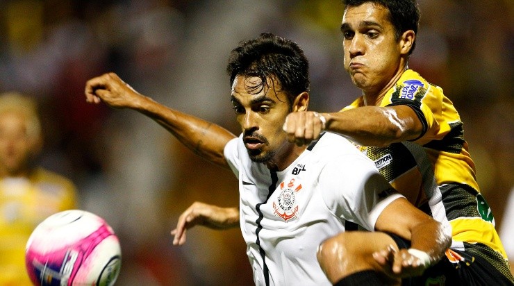 Foto: Thiago Calil/AGIF - Júnior Dutra foi Campeão Paulista com o Corinthians em 2018