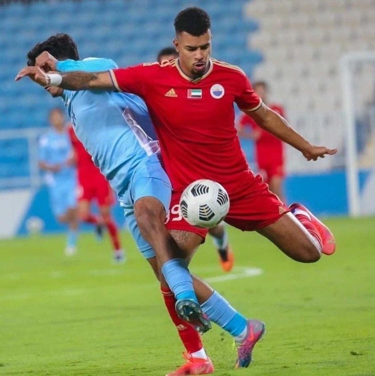 Foto: Reprodução/ Al Sharjah – Philippe Costa atuando pelo Al Sharjah