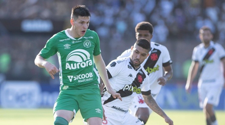 Foto: Jorge Rodrigues/AGIF - Perotti em ação no duelo contra o Vasco. Foto: Jorge Rodrigues/AGIF - Perotti em ação no duelo contra o Vasco.